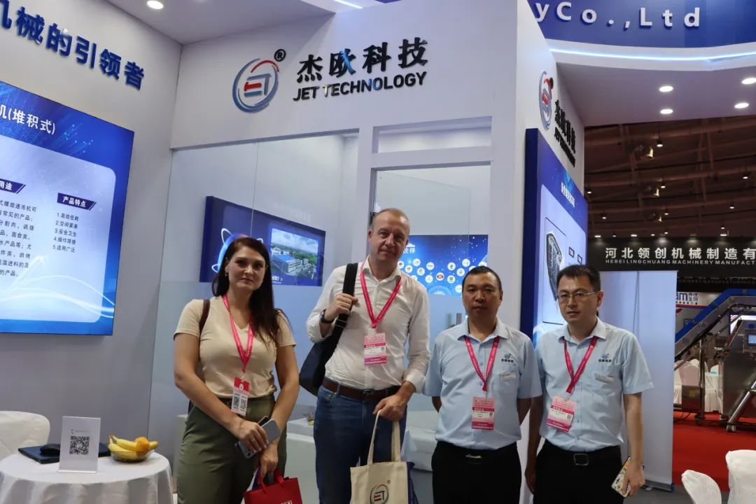 Exhibition Report 11