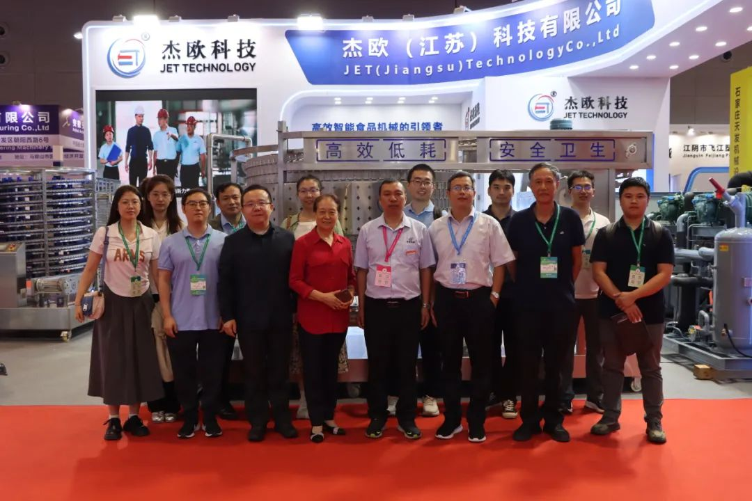 Exhibition Report 14